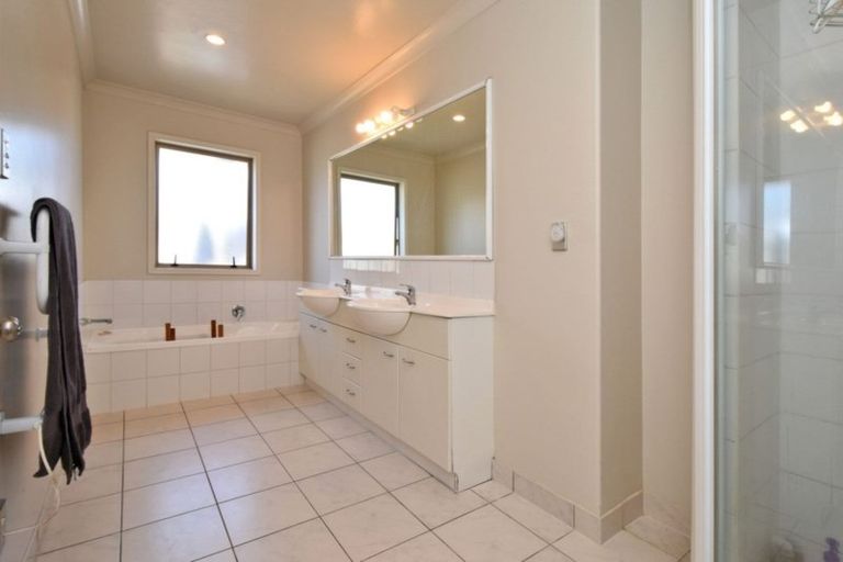 Photo of property in 29 Linkwater Way, Parklands, Christchurch, 8083