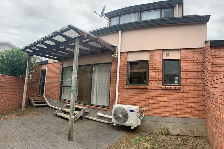 Photo of property in 1/1 Melview Place, New Lynn, Auckland, 0600