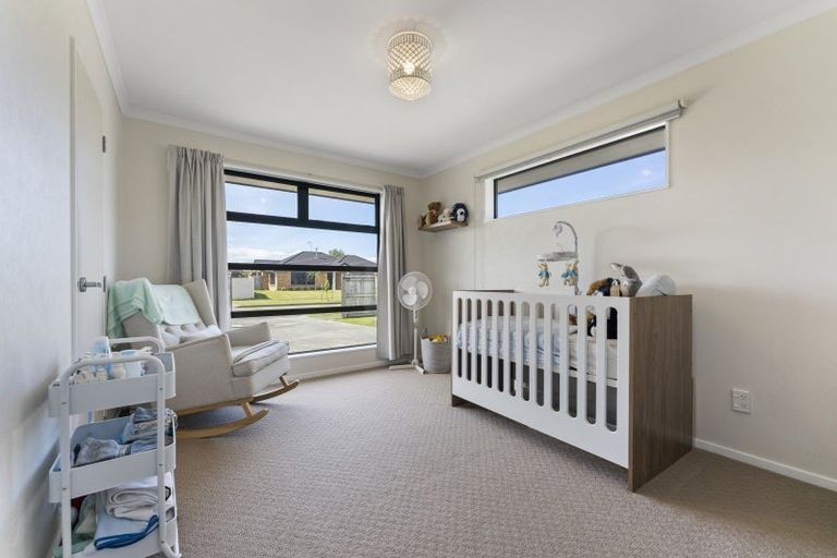 Photo of property in 25 Geneva Terrace, Kelvin Grove, Palmerston North, 4414