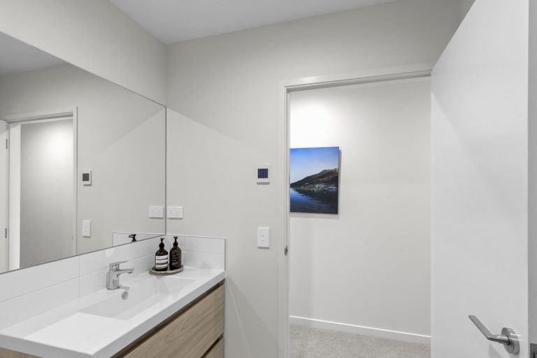 Photo of property in 2 Mcgibbon Lane, Jacks Point, 9371