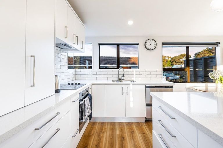 Photo of property in 130 Colwill Road, Massey, Auckland, 0614