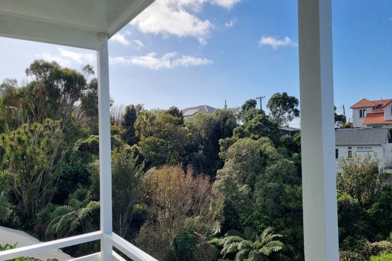 Photo of property in 29a Harbour View Road, Northland, Wellington, 6012