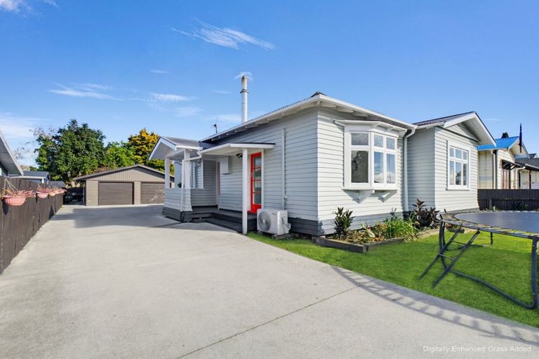 Photo of property in 12 Lyndhurst Street, Takaro, Palmerston North, 4412