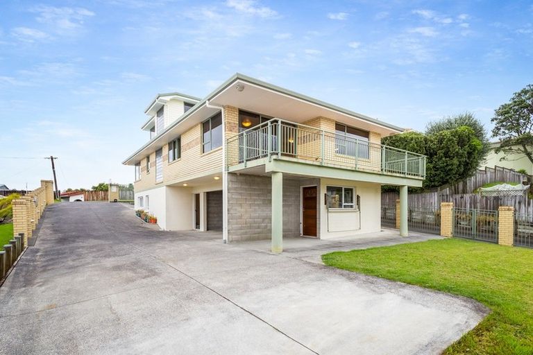 Photo of property in 10 Sunset Road, Unsworth Heights, Auckland, 0632