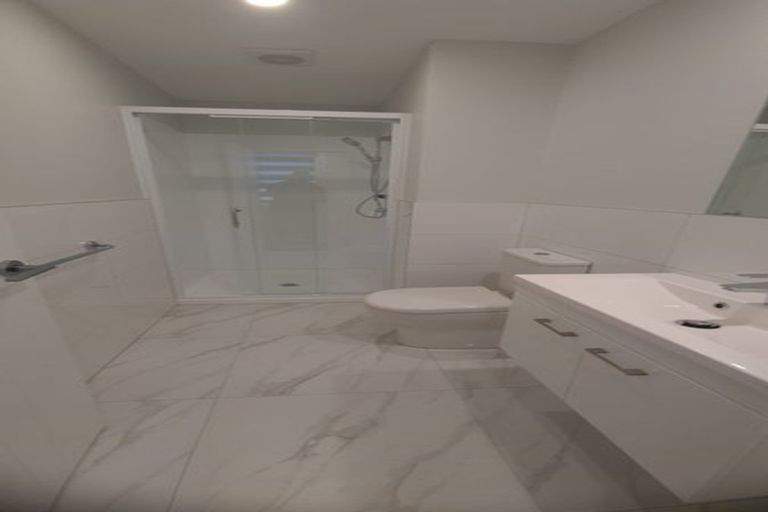 Photo of property in 43c Oreil Avenue, West Harbour, Auckland, 0618