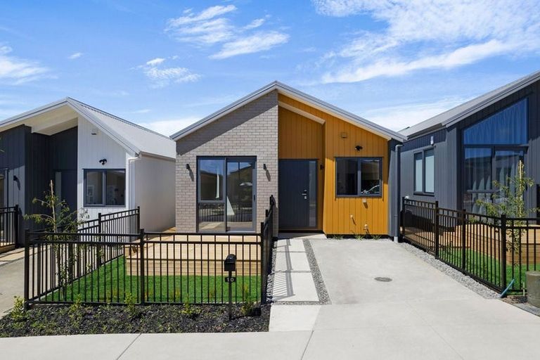 Photo of property in 10 Taukahiwi Road, Pukekohe, 2120