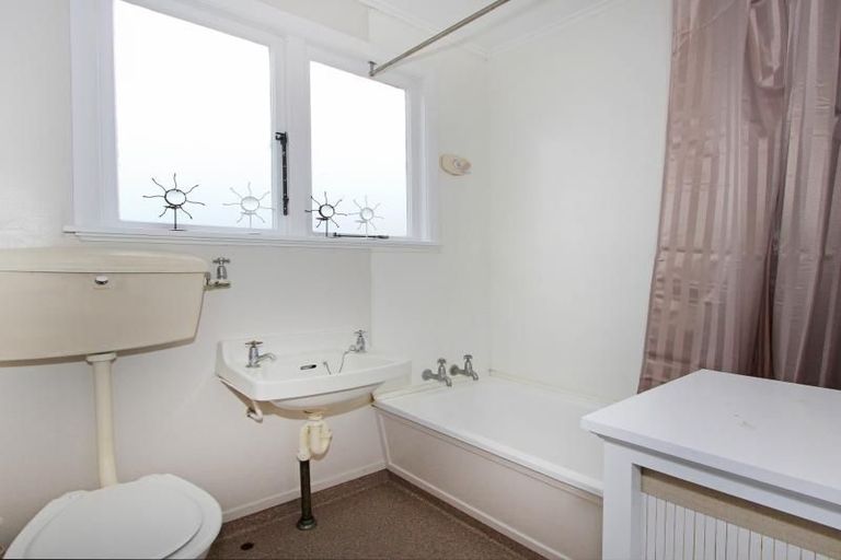 Photo of property in 100 Copeland Street, Epuni, Lower Hutt, 5011