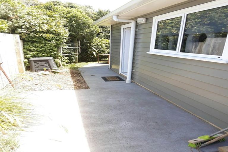 Photo of property in 10 Larsen Crescent, Tawa, Wellington, 5028