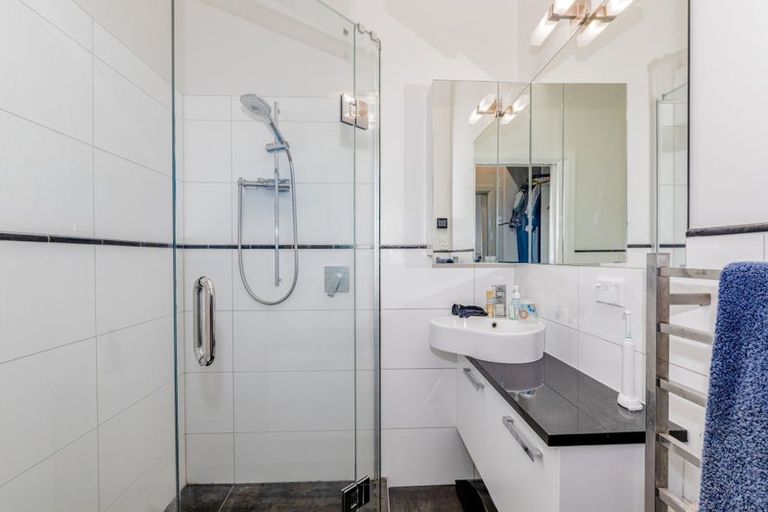 Photo of property in 64 Oroua Street, Eastbourne, Lower Hutt, 5013
