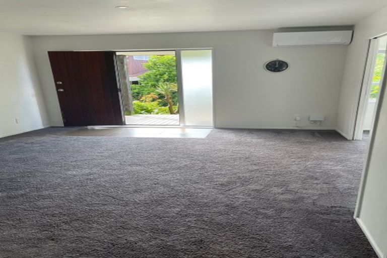 Photo of property in 4 Geoffrey Road, Torbay, Auckland, 0630