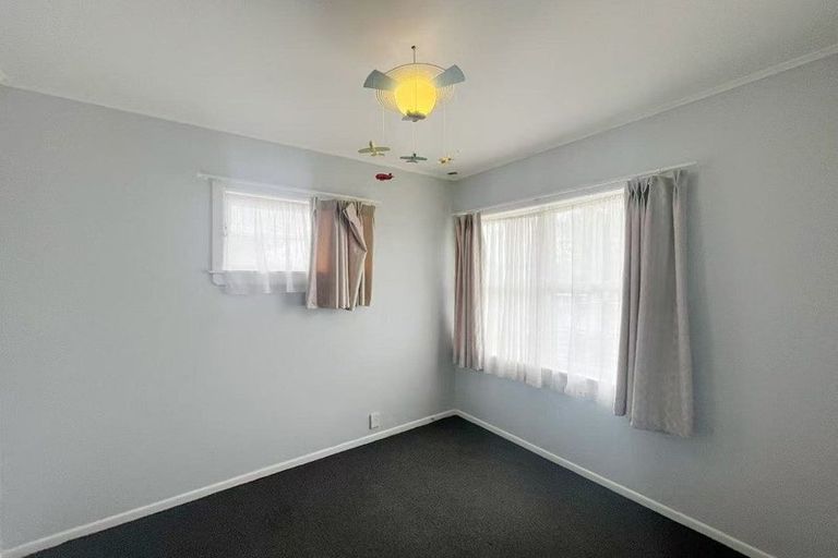 Photo of property in 9 Reiman Street, New Lynn, Auckland, 0600