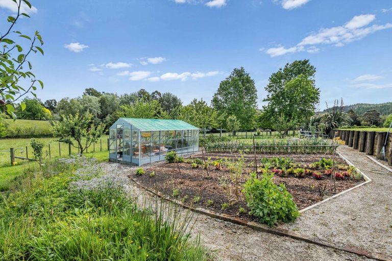 Photo of property in 241a Ararimu Valley Road, Helensville, Waimauku, 0882