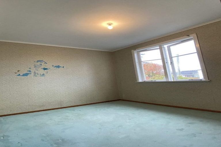 Photo of property in 62 Royal View Road, Te Atatu South, Auckland, 0610