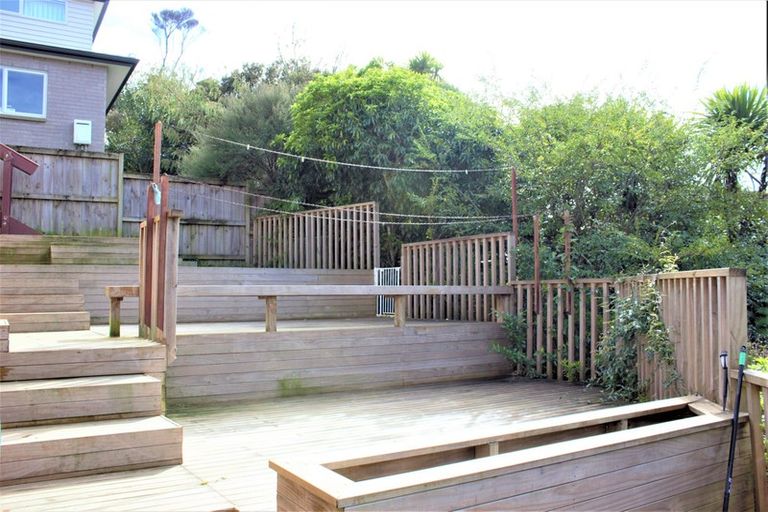 Photo of property in 76a Tamahere Drive, Glenfield, Auckland, 0629