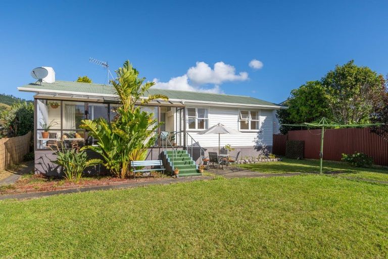 Photo of property in 6 Kaitawa Crescent, Paraparaumu, 5032