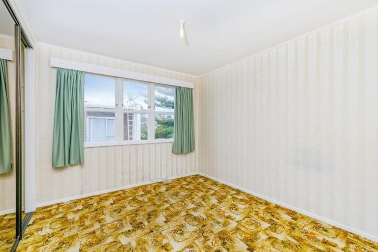 Photo of property in 9 Maunder Place, New Lynn, Auckland, 0600