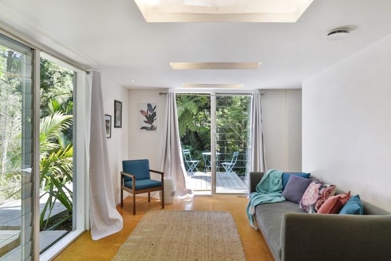 Photo of property in 81 Otitori Bay Road, Titirangi, Auckland, 0604