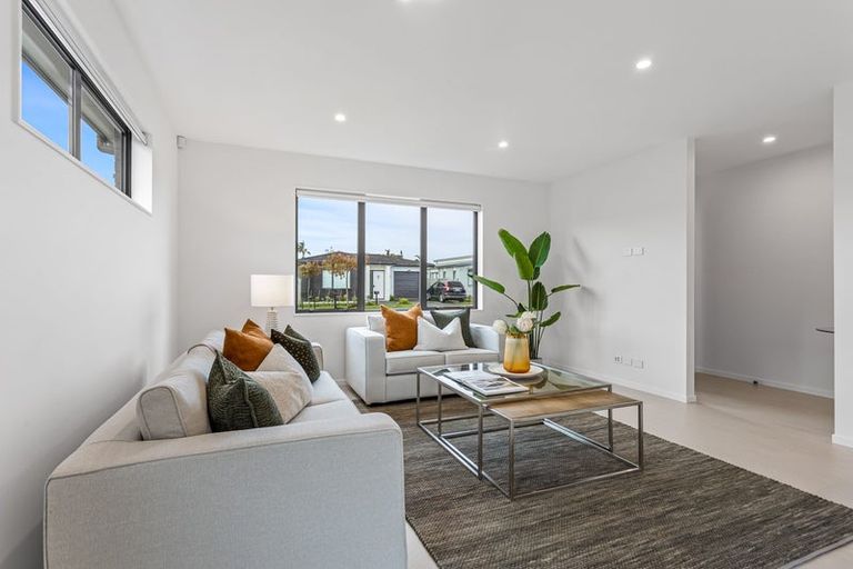 Photo of property in 77 Pepene Avenue, Takanini, Auckland, 2112