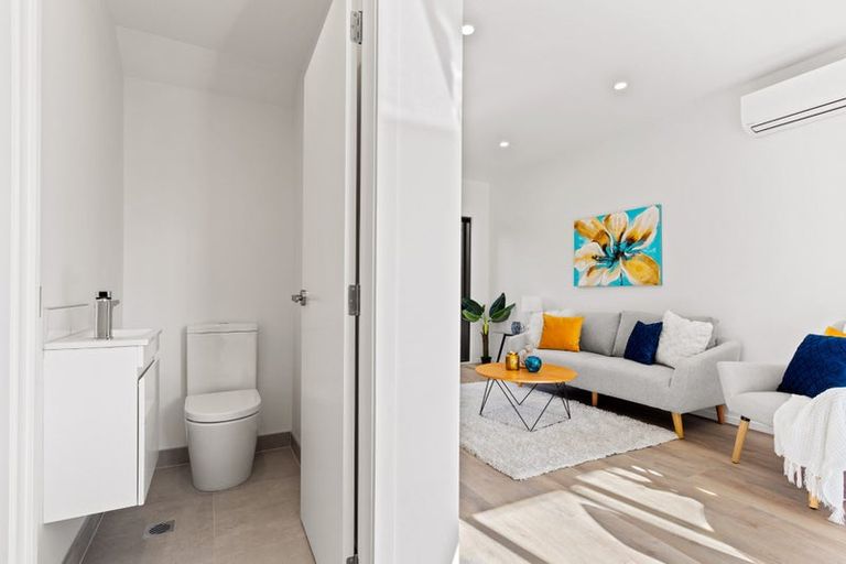 Photo of property in 11 Meg Lane, Glen Eden, Auckland, 0602