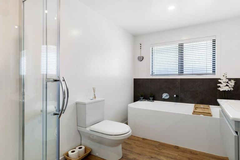 Photo of property in 15 Leicester Street, Jacks Point, 9371