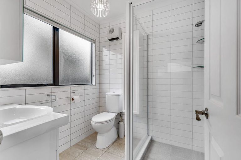 Photo of property in 11 Huntaway Lane, Te Atatu Peninsula, Auckland, 0610