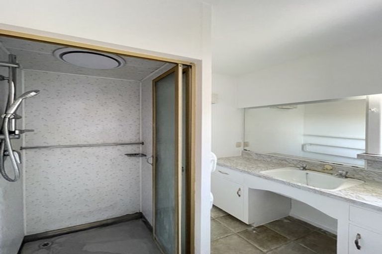 Photo of property in 42 Greendale Avenue, Avonhead, Christchurch, 8042