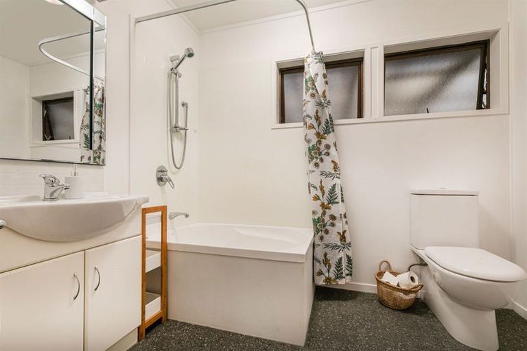 Photo of property in 1/42 Frank Evans Place, Henderson, Auckland, 0610