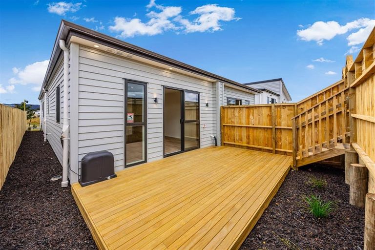 Photo of property in 14 Ihi Place, Karaka, 2578