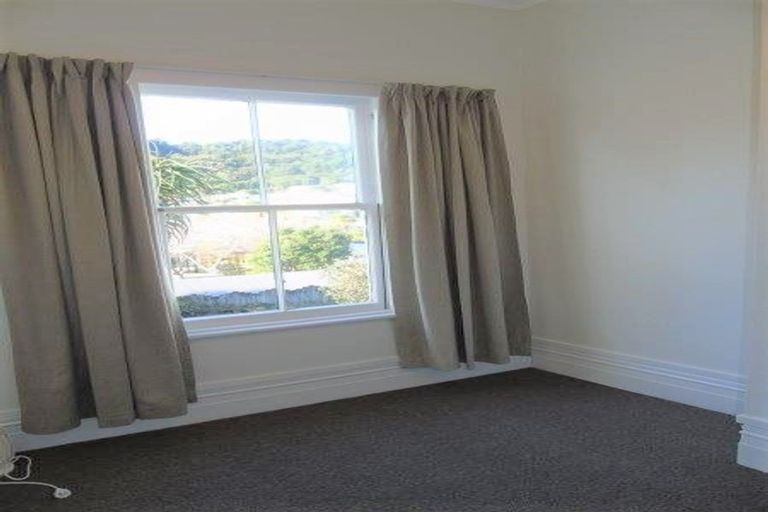 Photo of property in 12 Edge Hill, Mount Victoria, Wellington, 6011