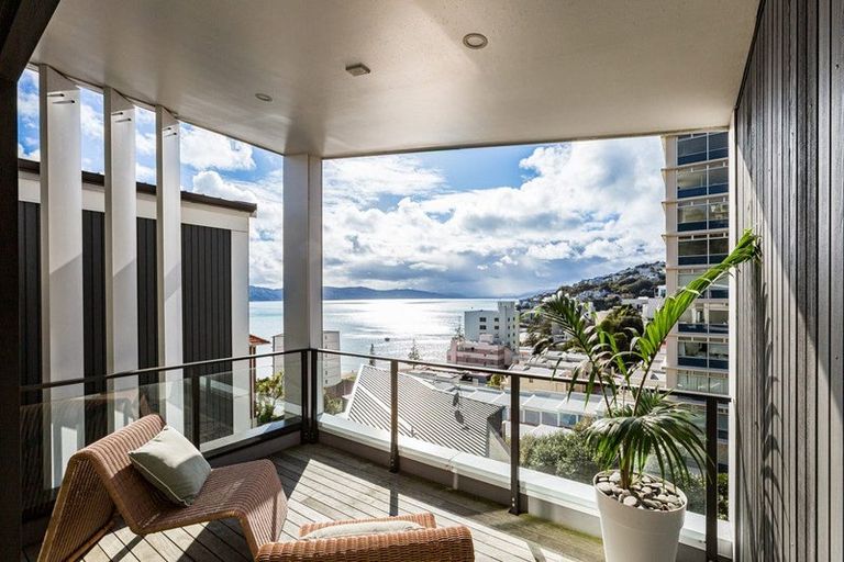 Photo of property in 1/18 Oriental Terrace, Oriental Bay, Wellington, 6011