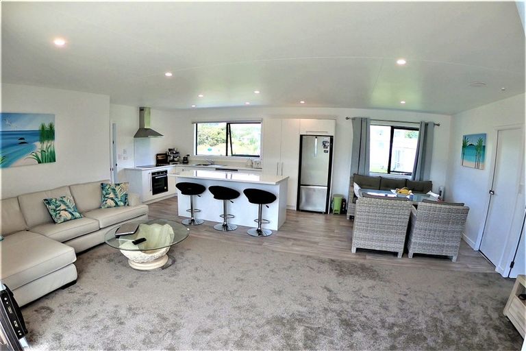 Photo of property in 9 Meenas Place, Cable Bay, 0420
