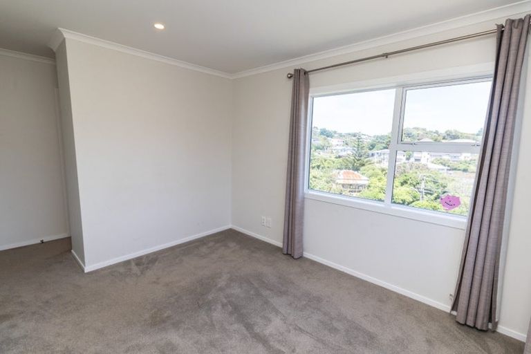 Photo of property in 1/20 Glanmire Road, Newlands, Wellington, 6037