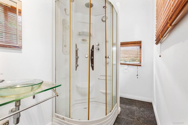 Photo of property in 46a Eskdale Road, Birkdale, Auckland, 0626