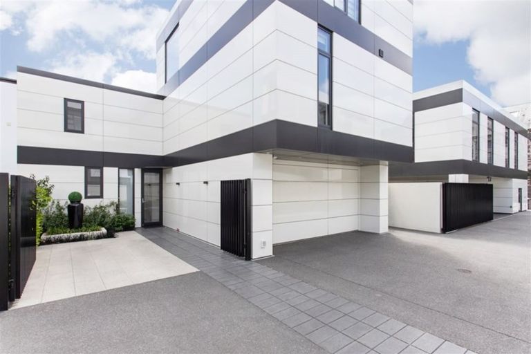 Photo of property in 26a Peterborough Street, Christchurch Central, Christchurch, 8013