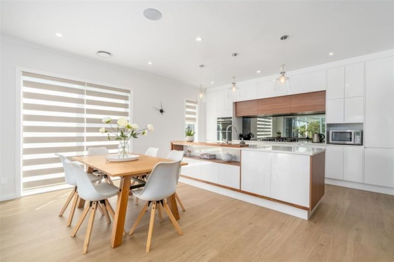 Photo of property in 12 Walter Ruddock Avenue, Kumeu, 0810