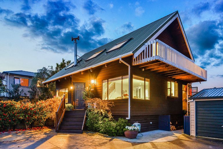Photo of property in 217 Portage Road, Green Bay, Auckland, 0604