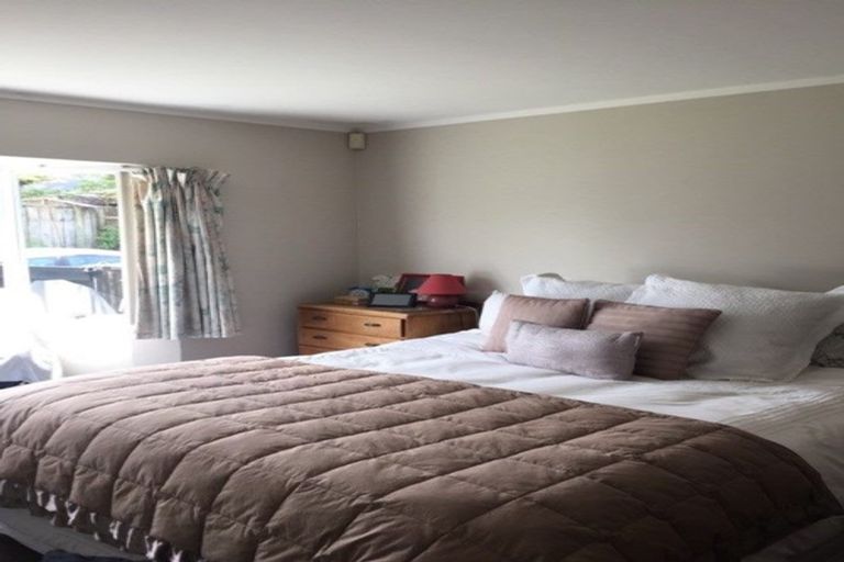 Photo of property in 3 River Road, Te Atatu Peninsula, Auckland, 0610