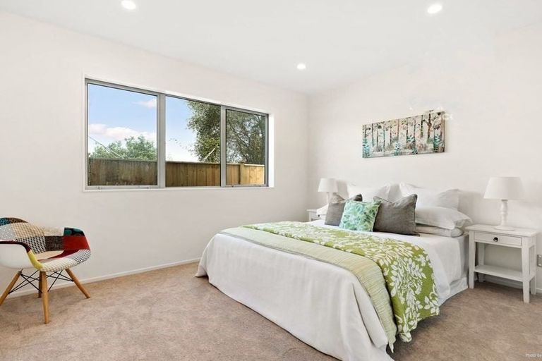 Photo of property in 8b Karamu Street, Te Atatu Peninsula, Auckland, 0610