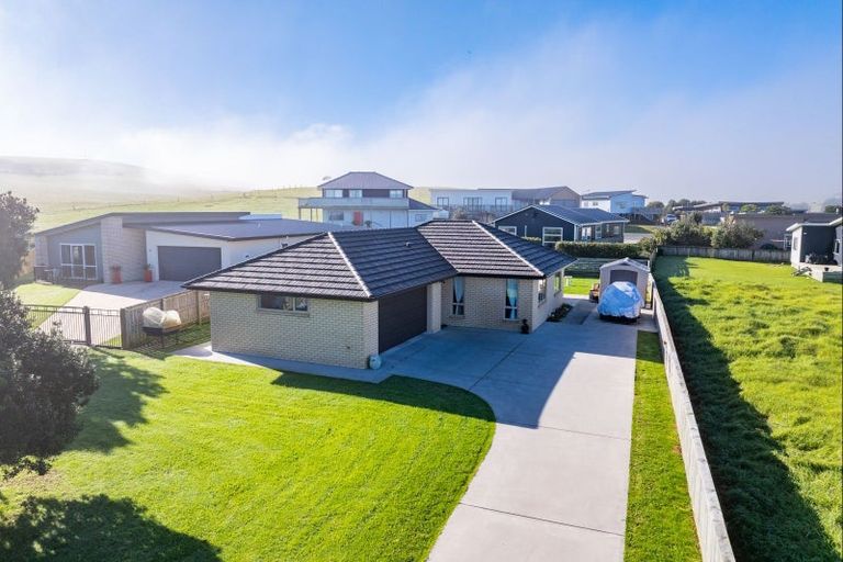 Photo of property in 4 Pipi Place, Baylys Beach, Dargaville, 0377