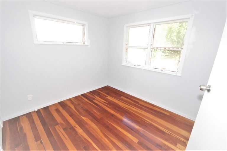 Photo of property in 2/2 Hinau Street, New Lynn, Auckland, 0600