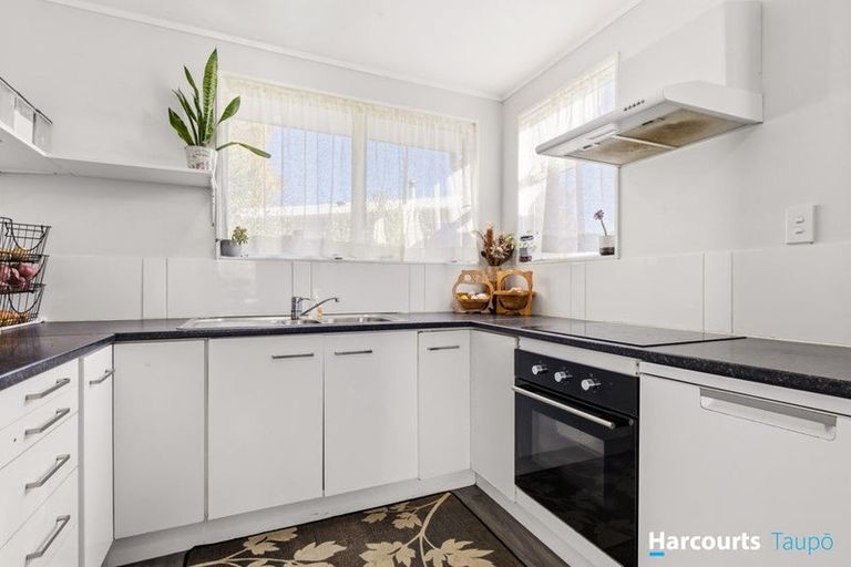 Photo of property in 77 Marshall Avenue, Richmond Heights, Taupo, 3330