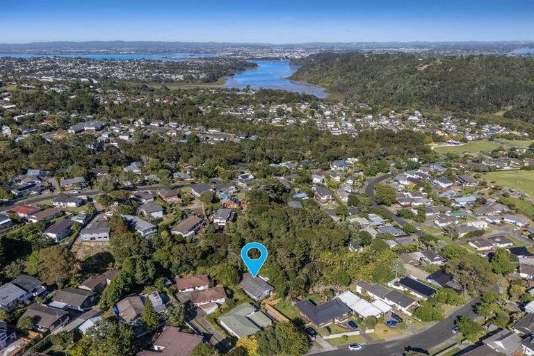 Photo of property in 12 Simon Ellice Drive, Bayview, Auckland, 0629