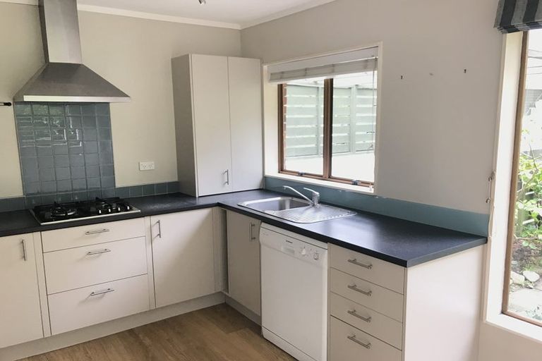 Photo of property in 89 Churton Drive, Churton Park, Wellington, 6037