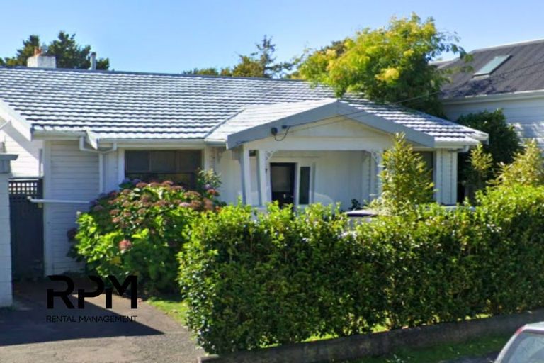 Photo of property in 21 Gilbert Street, New Plymouth, 4310