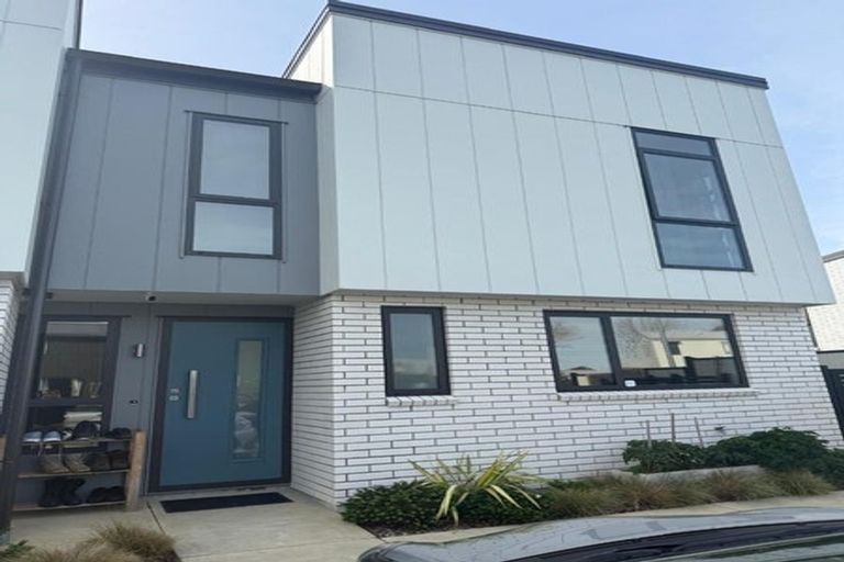 Photo of property in 32 Cessna Crescent, Mangere, Auckland, 2022