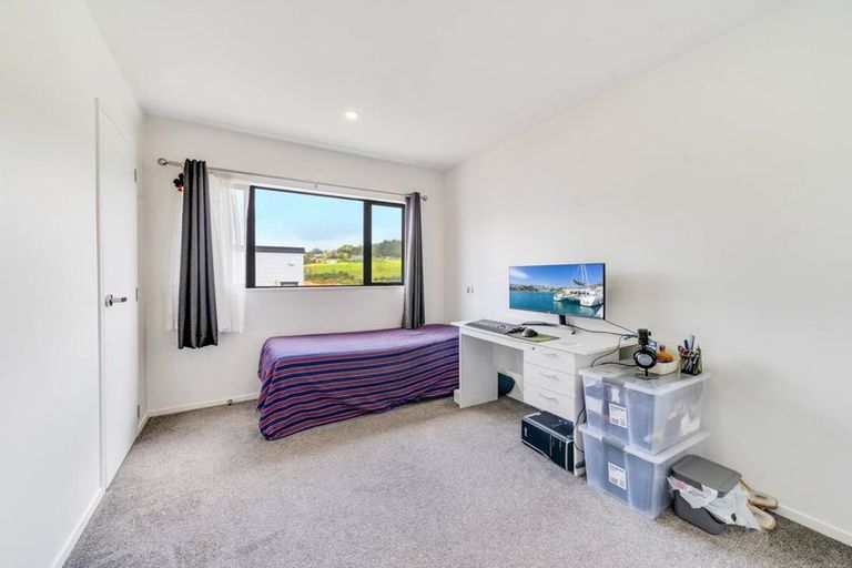 Photo of property in 2 Creekside Way, Flat Bush, Auckland, 2019