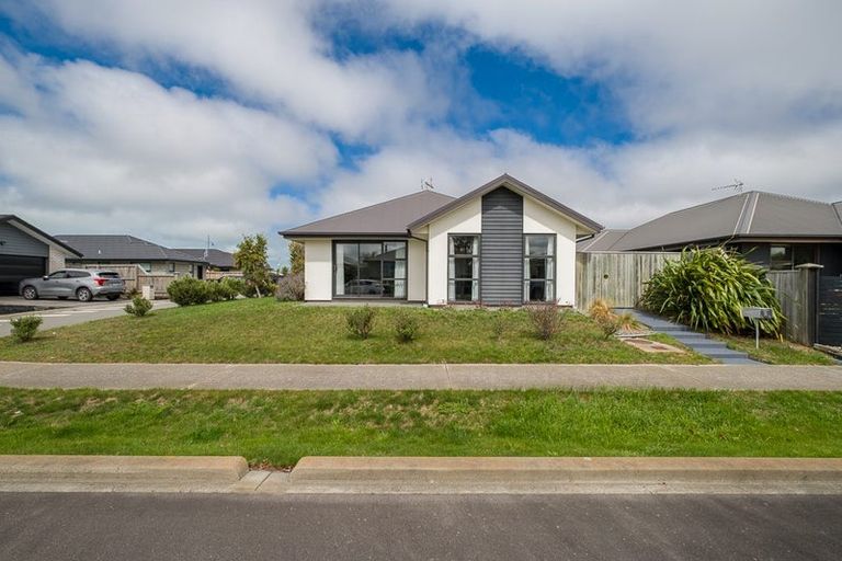 Photo of property in 32 Kawari Drive, Pegasus, 7612