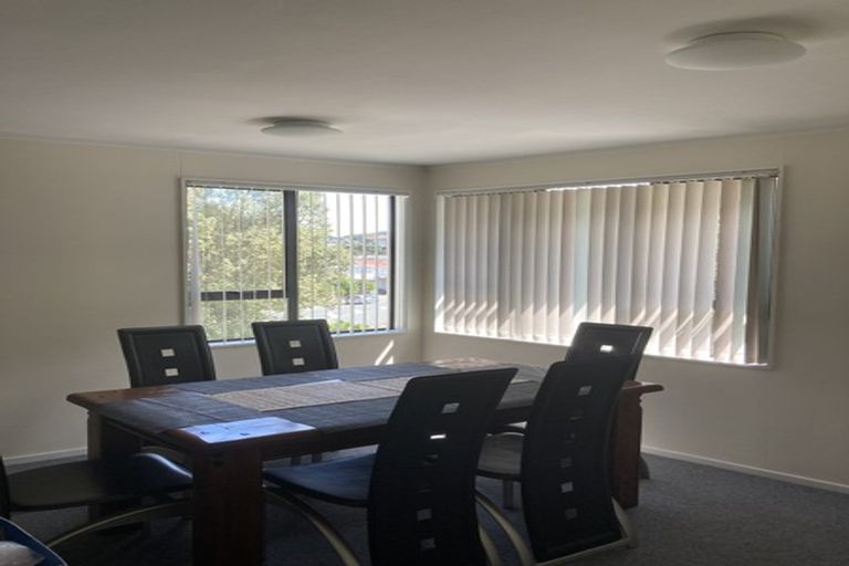Photo of property in 18 Melrose Road, Island Bay, Wellington, 6023