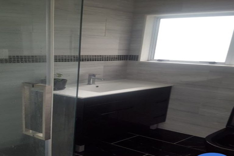 Photo of property in 57c Kamara Road, Glen Eden, Auckland, 0602