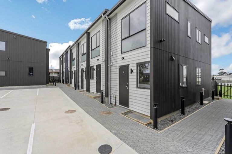 Photo of property in 12/17 Barneys Farm Road, Clendon Park, Auckland, 2103